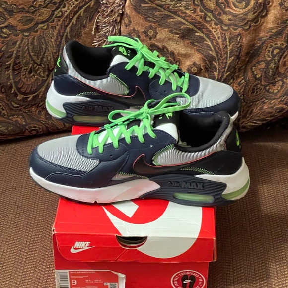100% Auth Nike Air Max Excee Sneakers - Picture 6 of 12